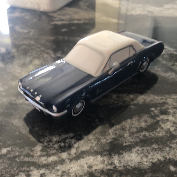 Dept 56 Snow Village - 1964 1/2 Ford Mustang - Picture 6 of 8